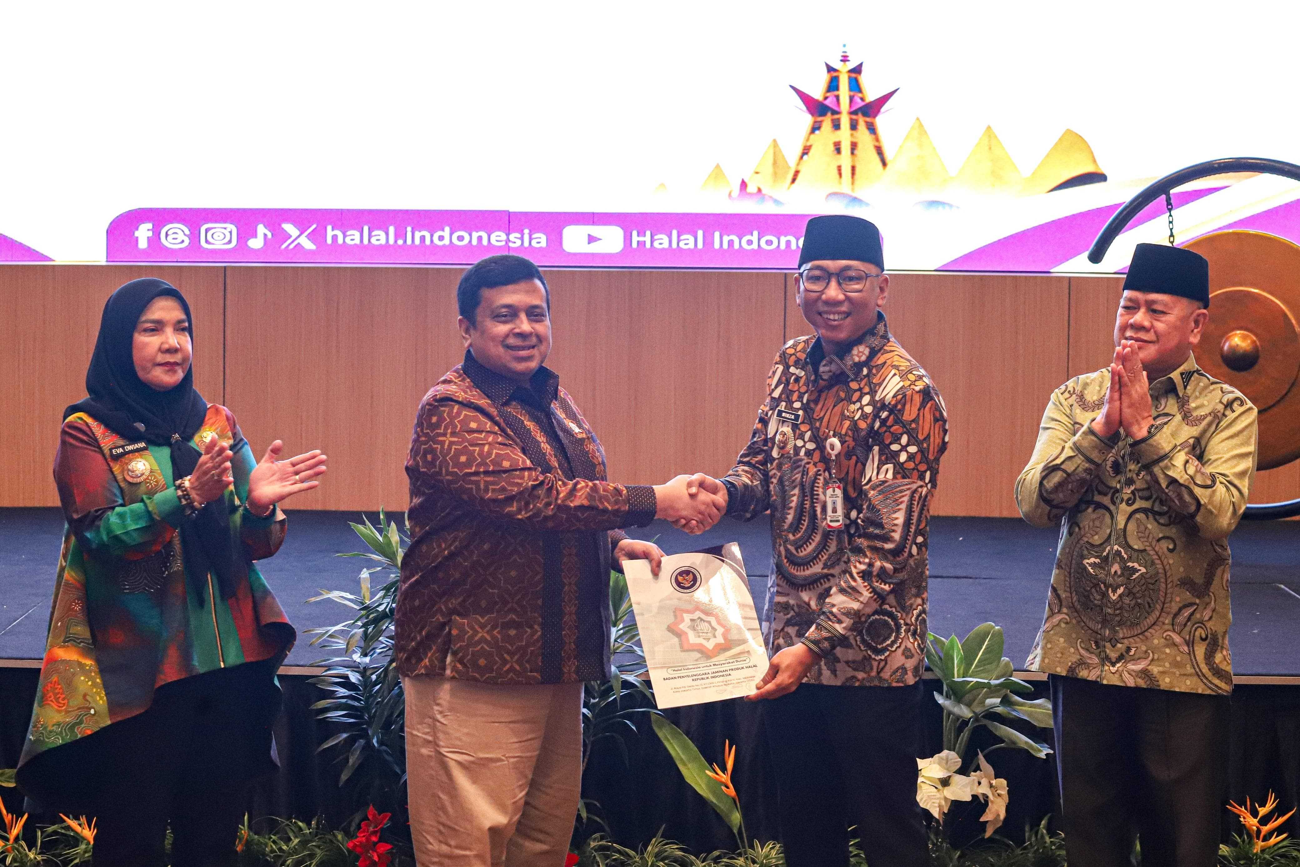 Kepala BPJPH dan Gubernur Lampung Tandatangani Komitmen Bersama Fasilitasi Sertifikasi Halal 