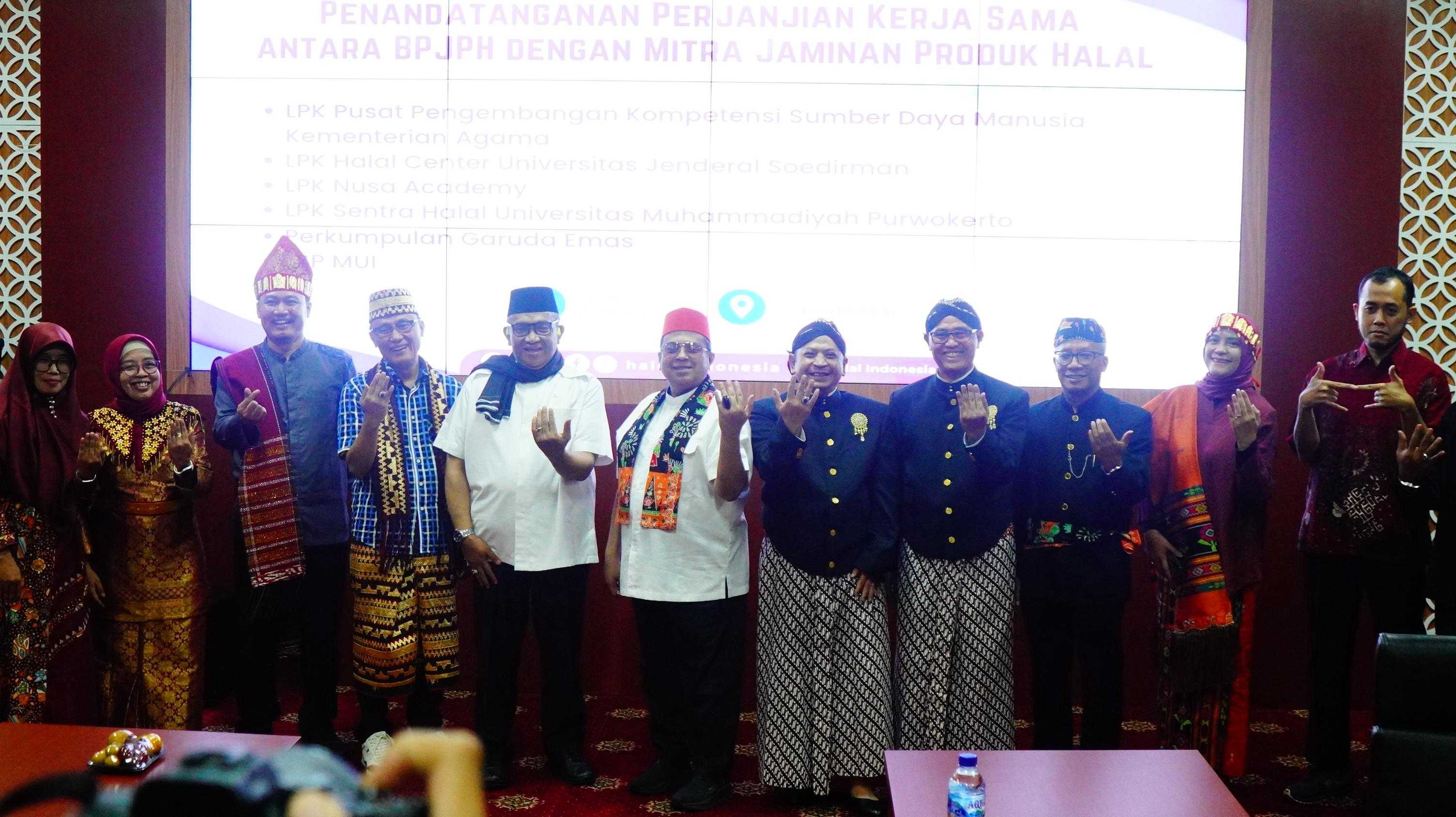 BPJPH Teken Kerja Sama dengan 7 Mitra untuk Pelatihan, Sosialisasi hingga Sertifikasi Profesi