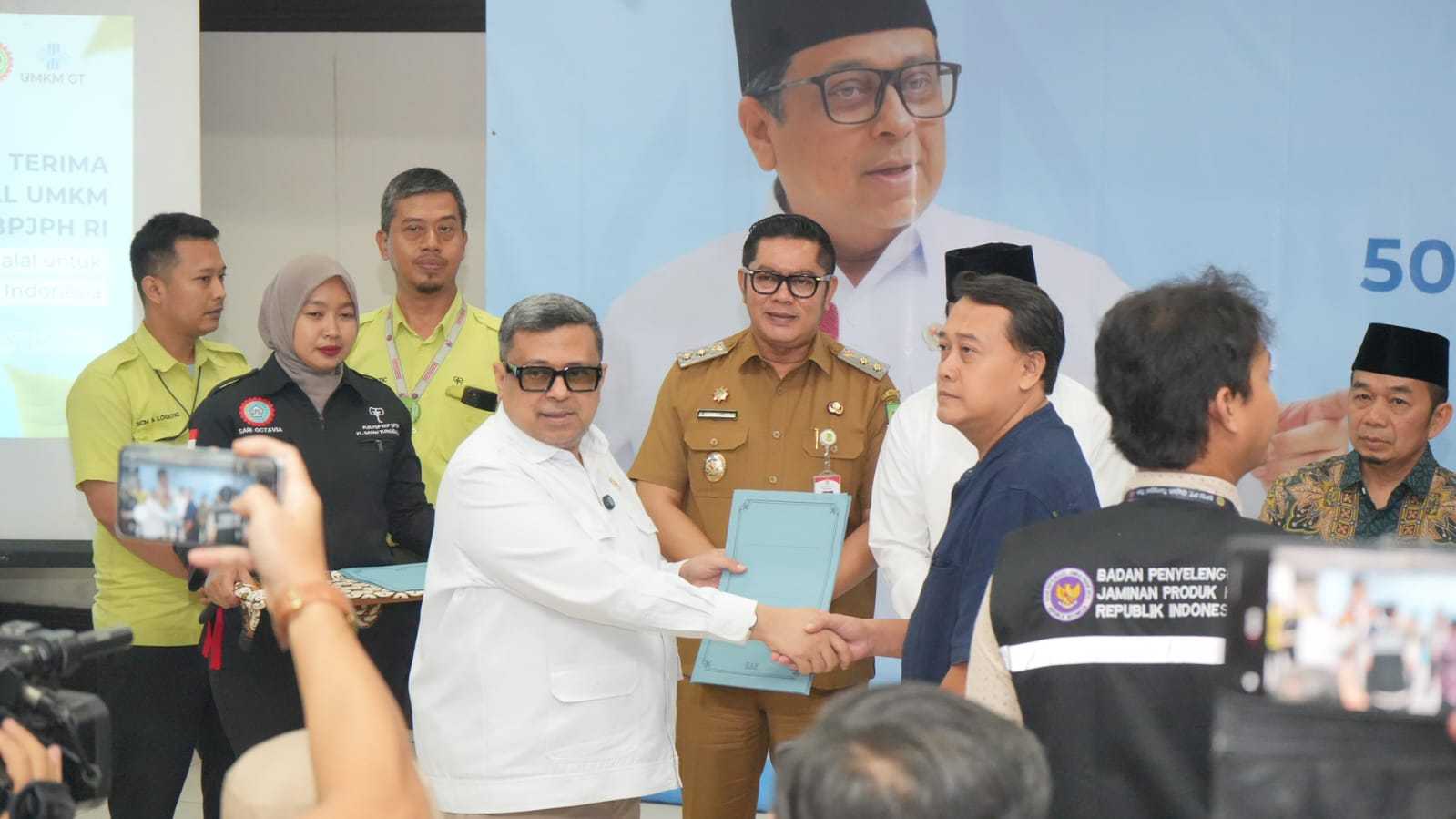 Serahkan 5.000 Sertifikat Halal UMK, Kepala BPJPH: Jadikan Instrumen Daya Saing dan Perluasan Akses Pasar