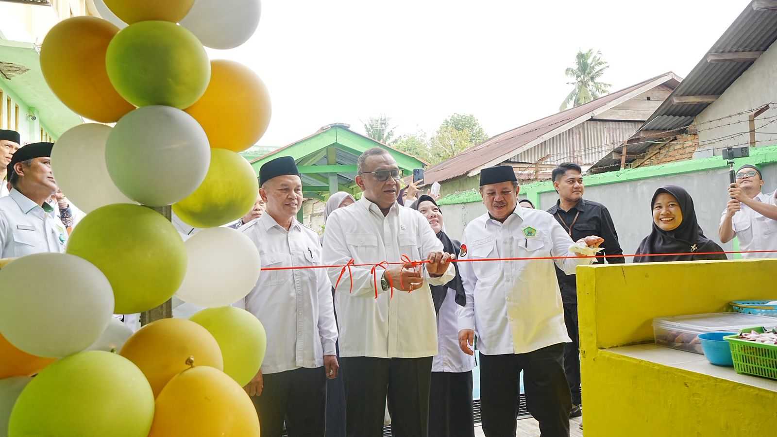 BPJPH Resmikan Kantin Halal di MAN 2 dan MTsN 2 Kota Jambi