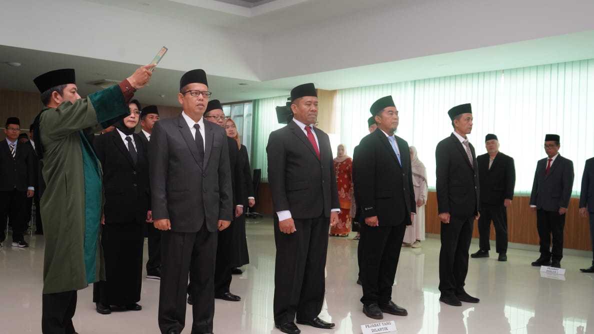 Kepala BPJPH Lantik 14 Pejabat UPT untuk Perkuat Layanan Jaminan Produk Halal di Daerah  