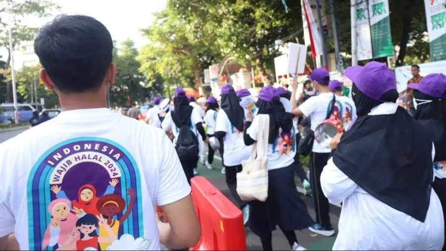 Kampanye Wajib Halal 2024 Warnai Jalan Sehat Kerukunan Kemenag