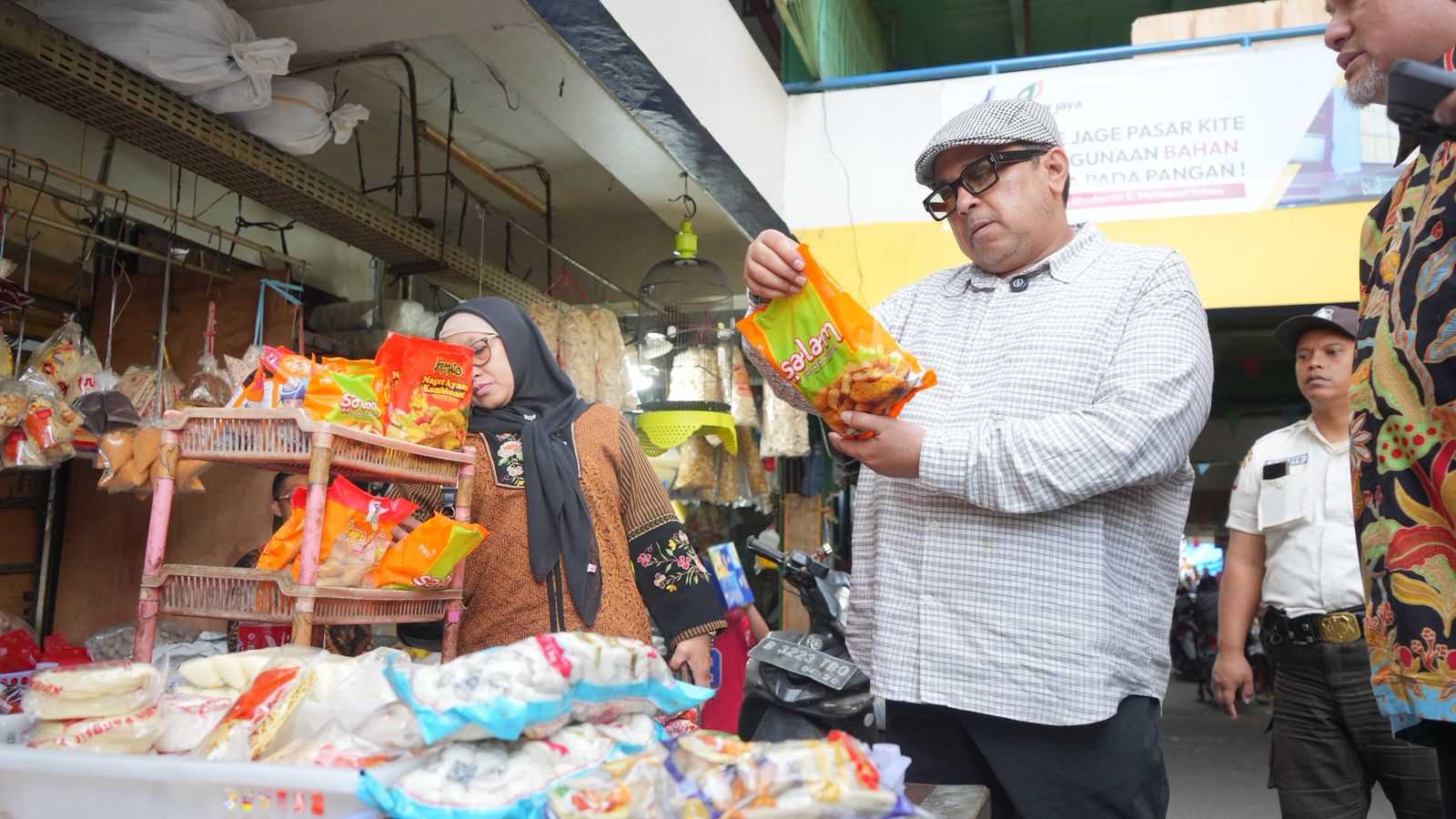 Sidak di Pasar Kramat Jati di Hari Libur, Kepala BPJPH: Kami Edukasi Wajib Halal Tanpa Henti