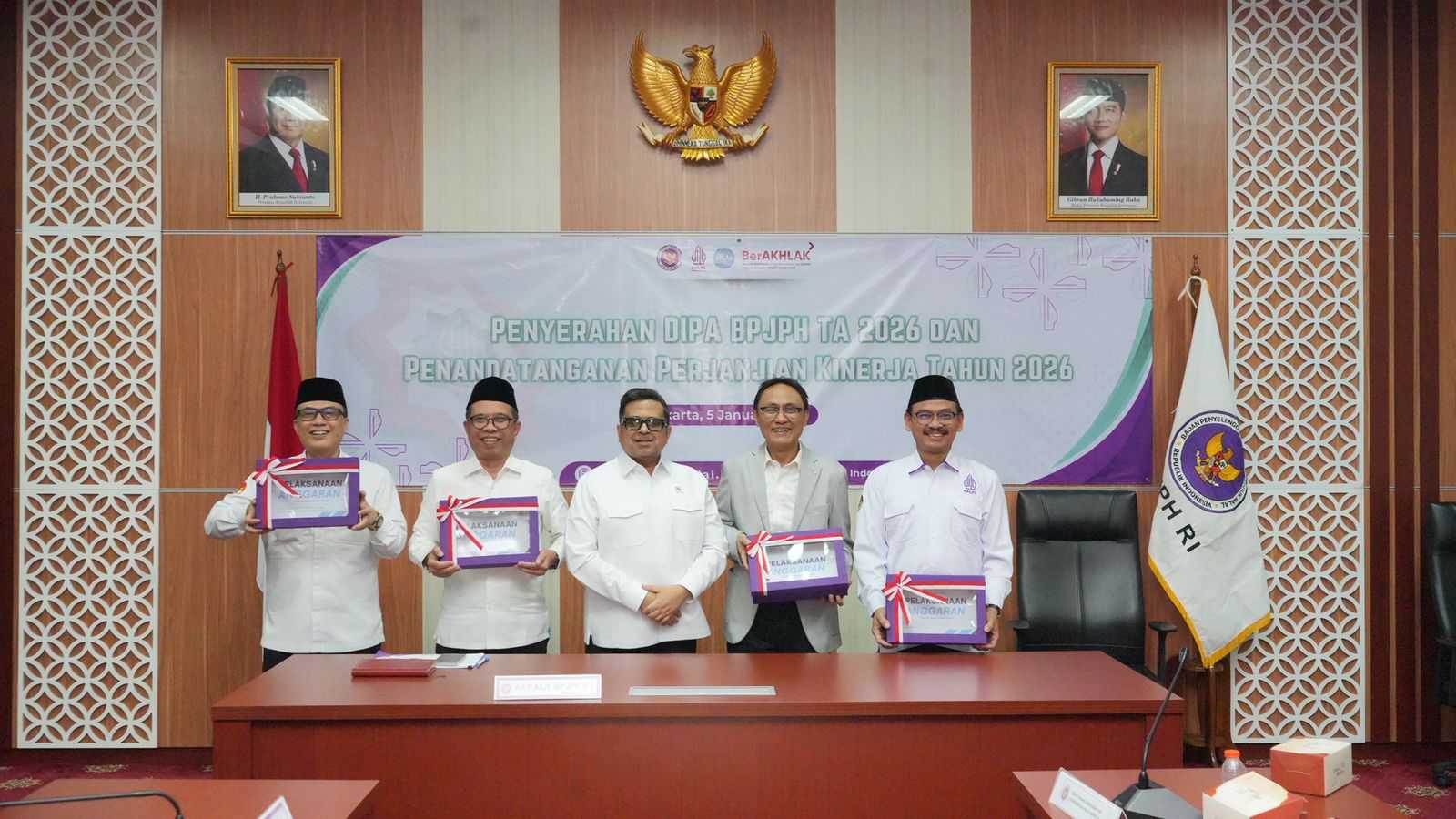 Tandatangani Perjanjian Kinerja, Kepala BPJPH Tekankan Peningkatan Layanan Publik 