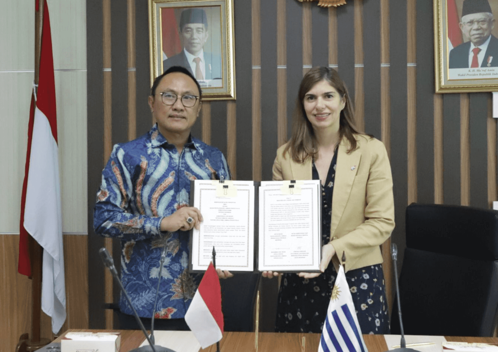  Indonesia-Uruguay Sign MoU on Halal Product Assurance