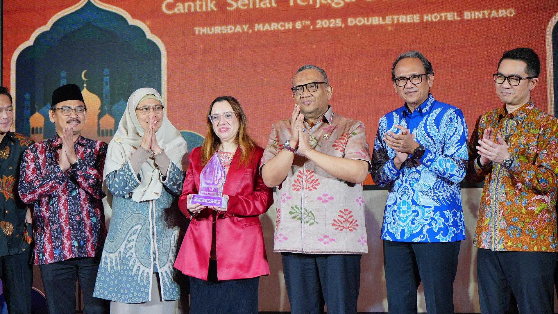 BPJPH Serahkan Sertifikat Halal Industri Ritel 