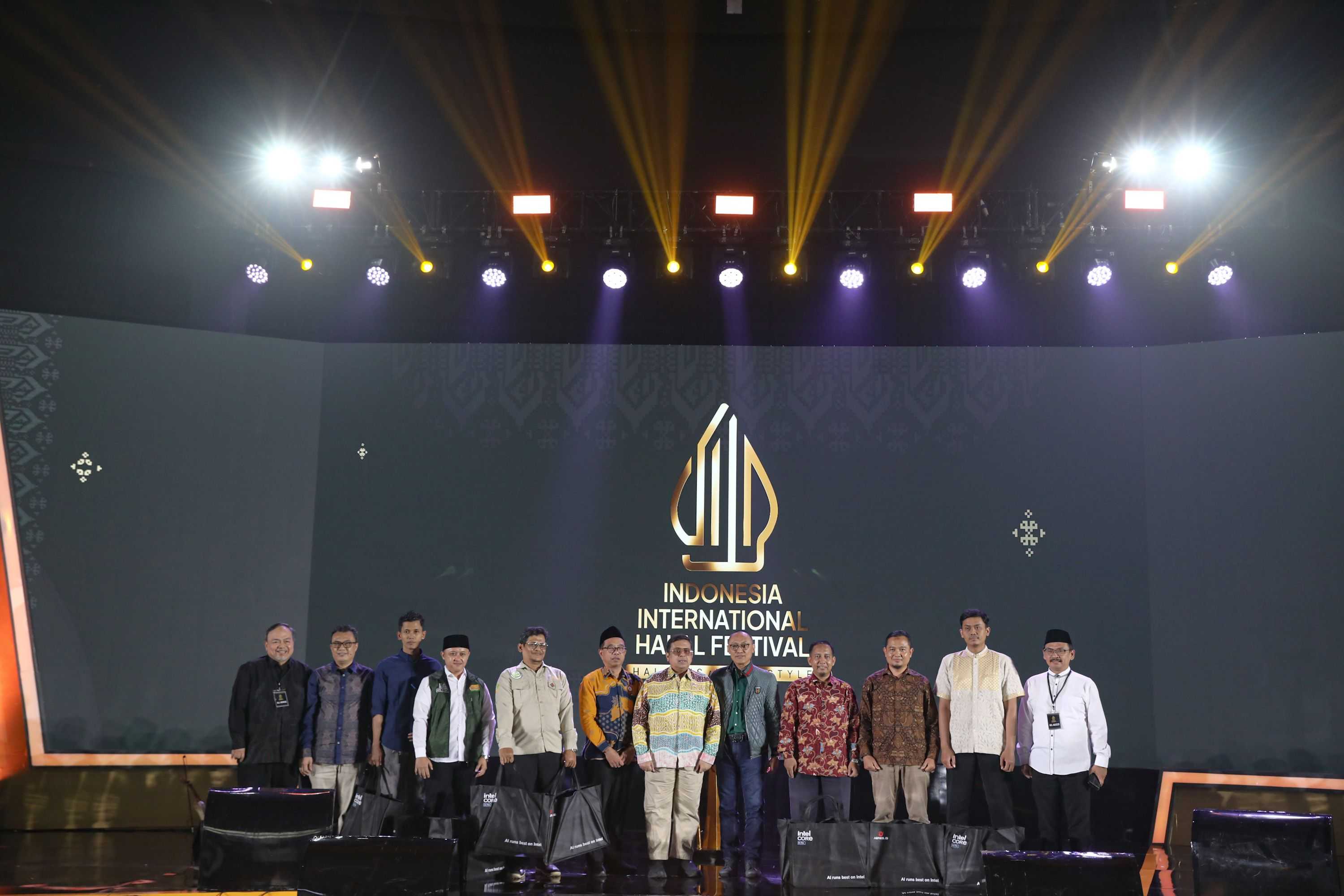 BPJPH Berikan Penghargaan bagi LP3H dan P3H Berkinerja Terbaik pada IIHF 2025